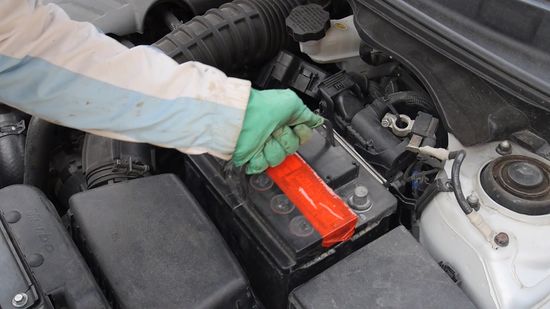 Commercial vehicle battery installation